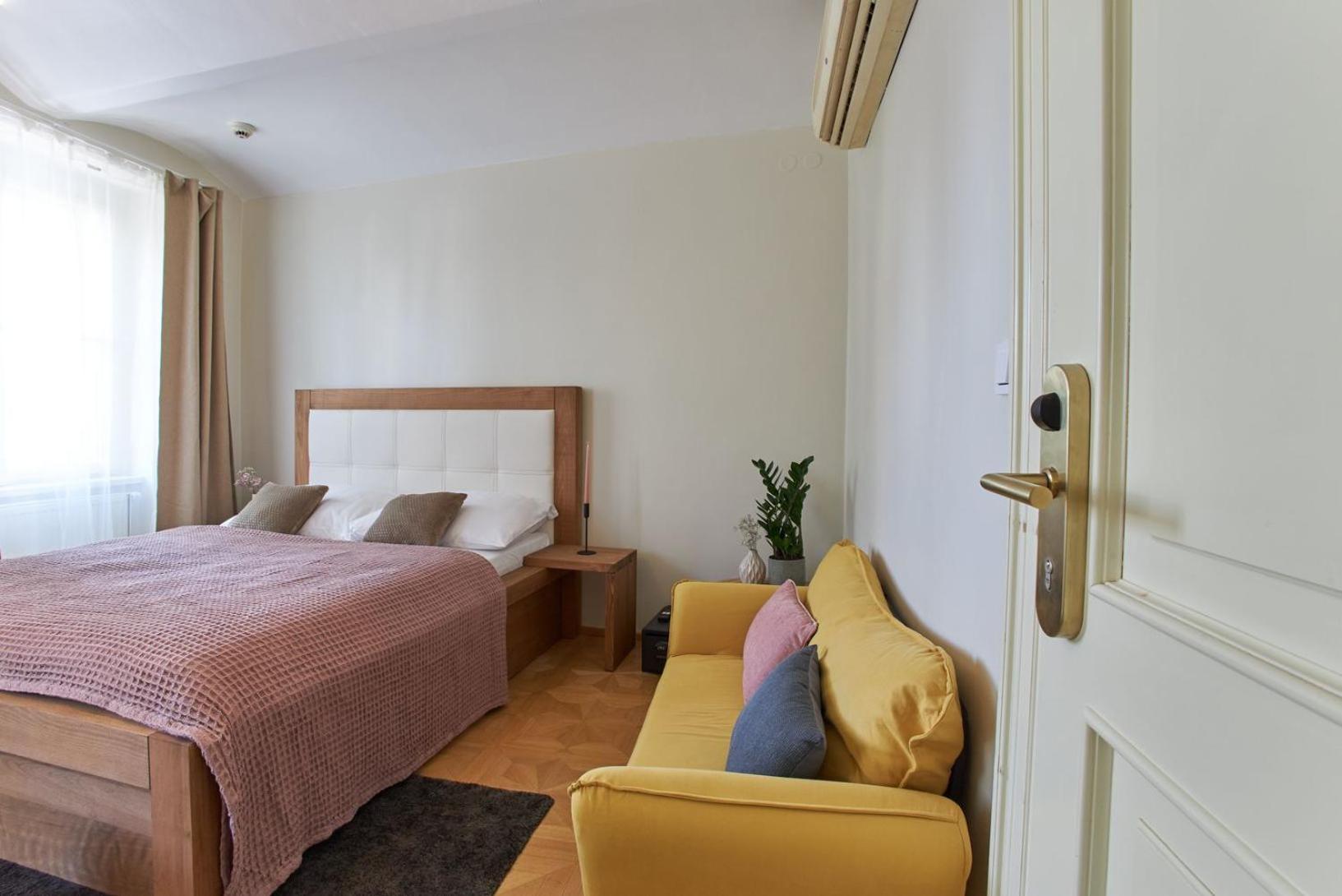River View Residence By Charles Bridge Prague Extérieur photo